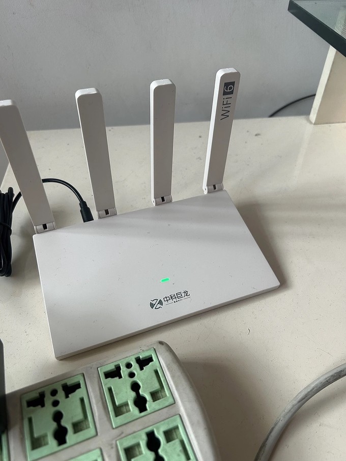 中科巨龙移动随身WiFi 高性能与便携设计的完美结合